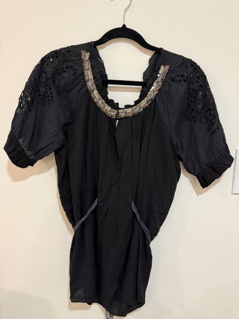 Anthropologie BoHo Blouse w/Eyelet puff sleeves, metal sequin & embroidery US M